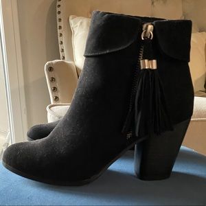 LC LAUREN CONRAD TASSLE BOOTIES